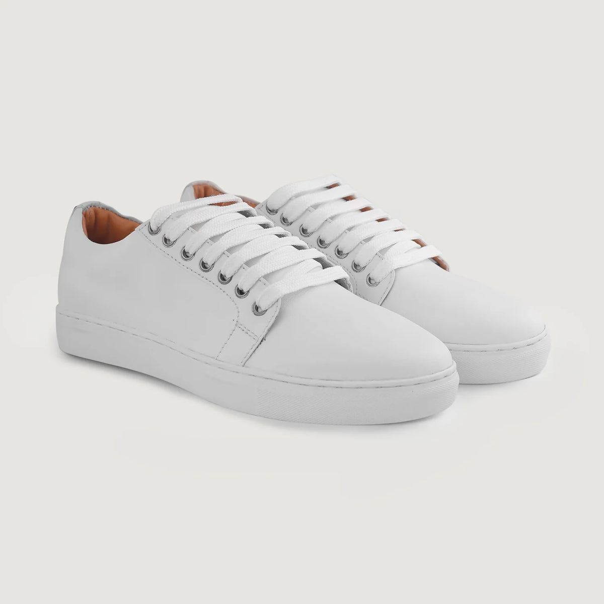 Authentic Full-Grain Leather Grain Depth & Pull-Up Patina Texture Detail