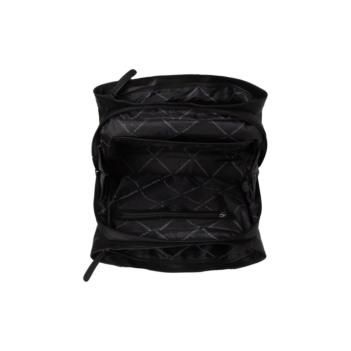 Close-Up Detail of Classic Collar &amp; Heavy-Duty Zipper Hardware on Passau Full-Grain Leather Handbag