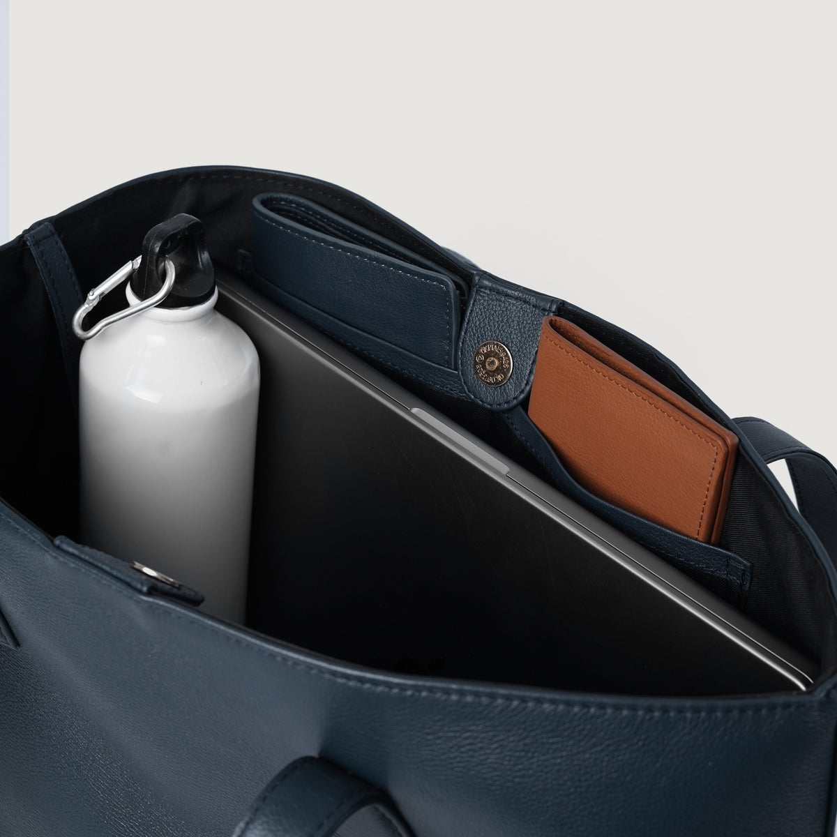 
The Bianca Leather Tote Bag – alternate product view 5